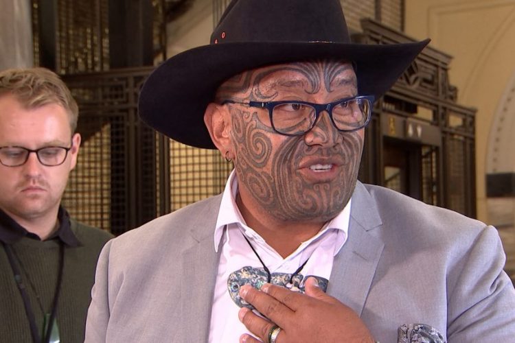Liderul maorilor a fost eliminat din parlamentul din Noua Zeelanda dupa ce a interpretat dansul haka